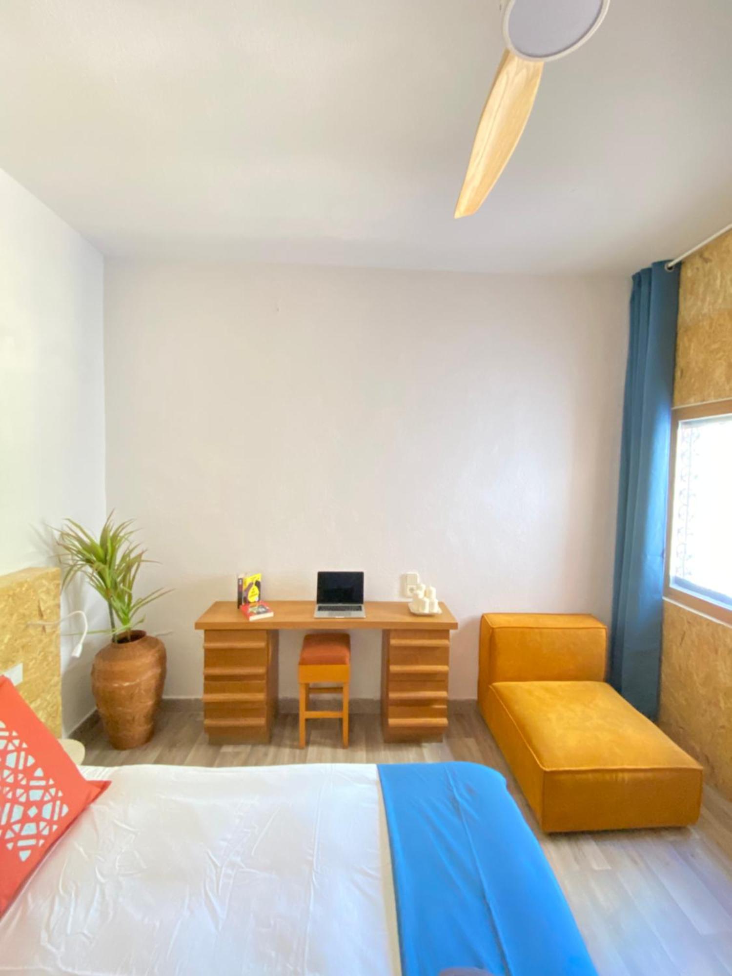 Bed and Breakfast Pink Lemon House Elche Exterior foto