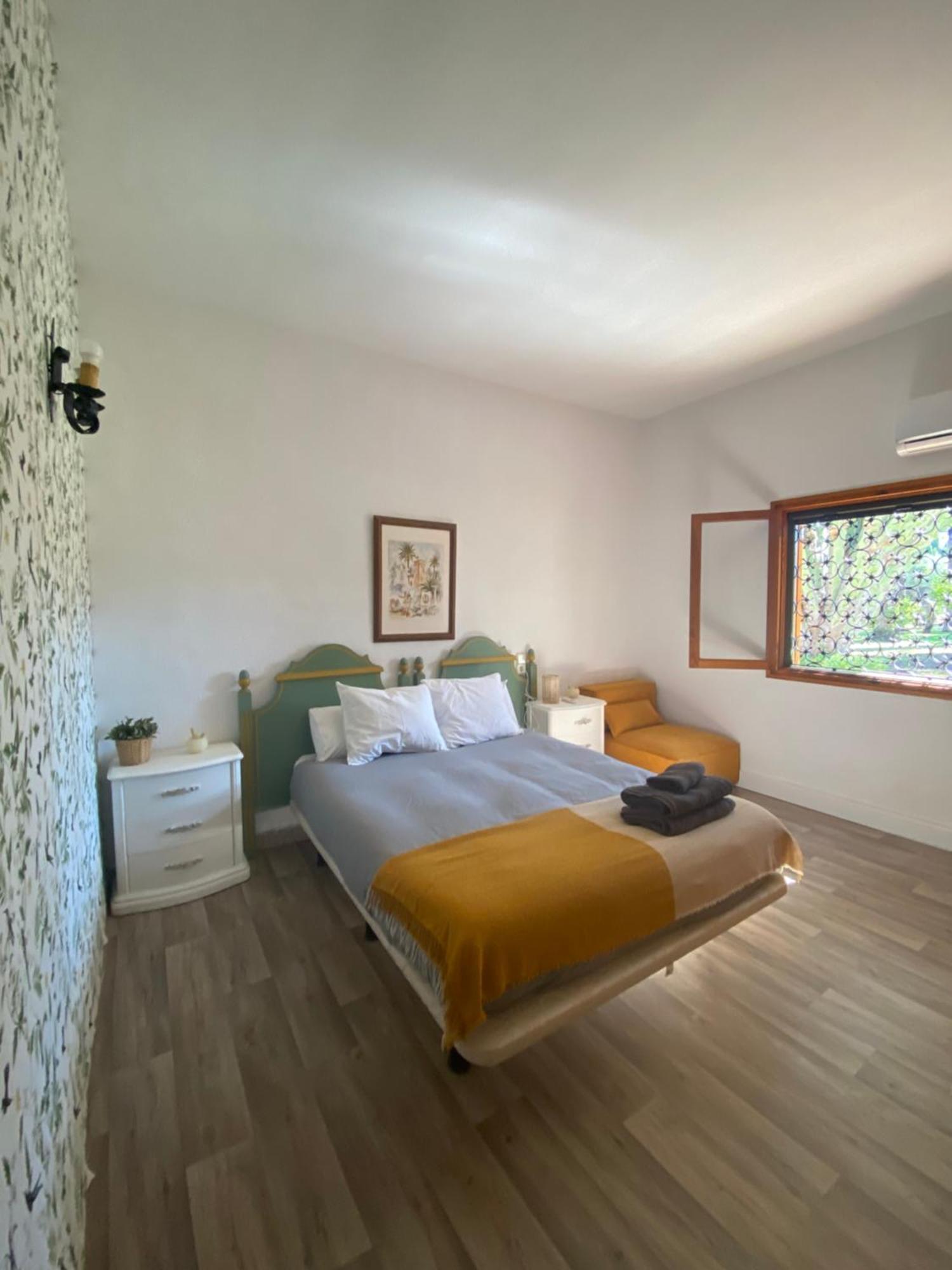 Bed and Breakfast Pink Lemon House Elche Exterior foto